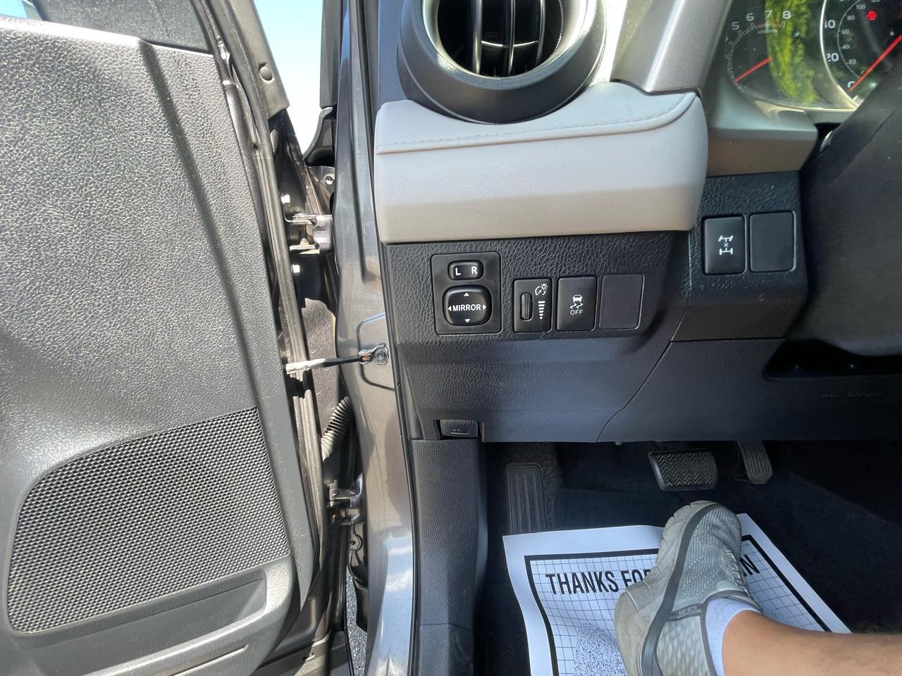 Toyota RAV4 AWD 4dr LE (Natl) 2013