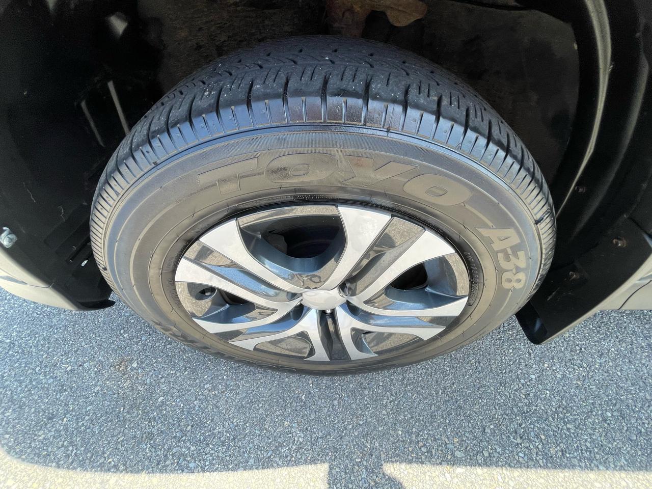 Toyota RAV4 AWD 4dr LE (Natl) 2013