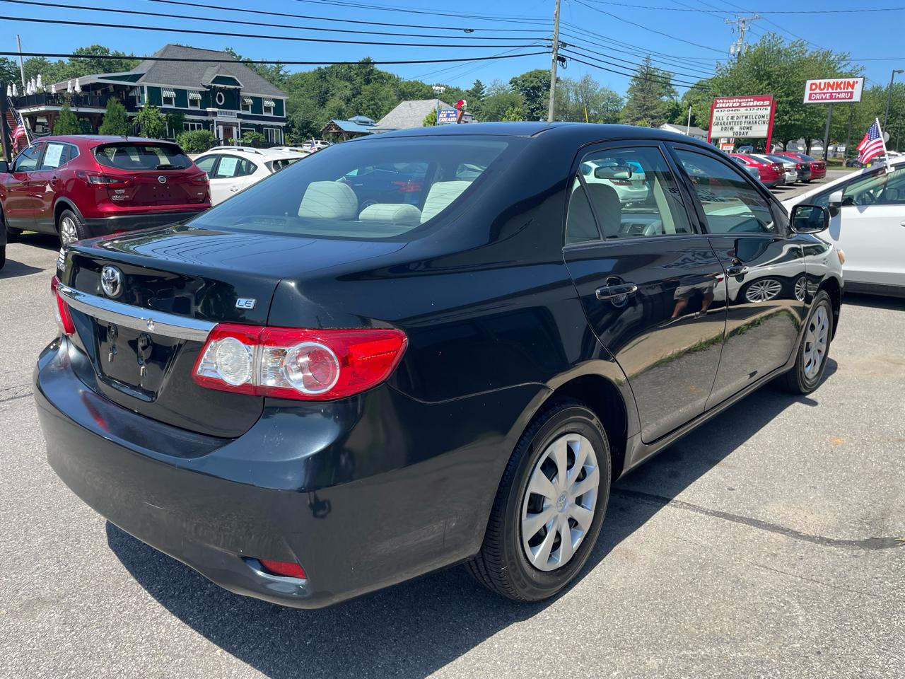 Toyota Corolla 4dr Sdn Auto LE (Natl) 2011