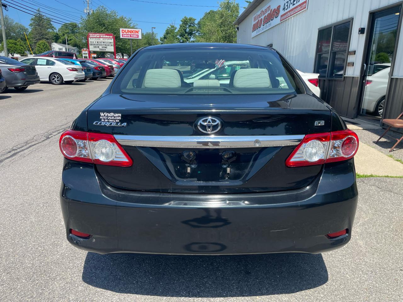 Toyota Corolla 4dr Sdn Auto LE (Natl) 2011