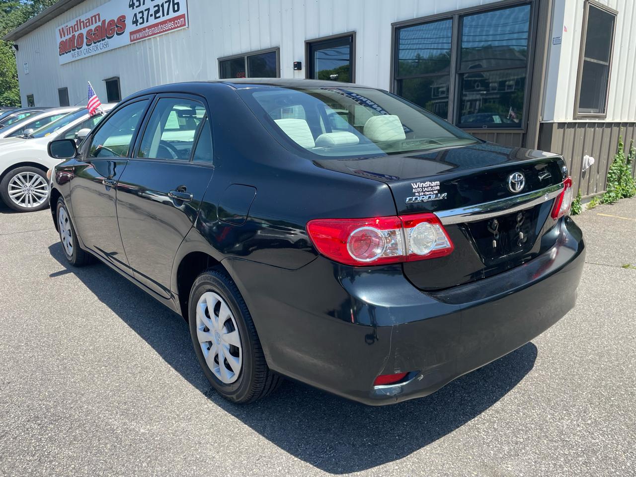 Toyota Corolla 4dr Sdn Auto LE (Natl) 2011