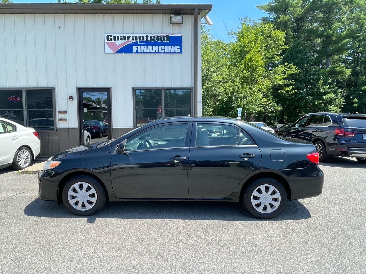 Toyota Corolla 4dr Sdn Auto LE (Natl) 2011