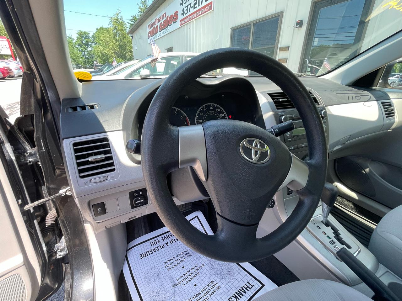 Toyota Corolla 4dr Sdn Auto LE (Natl) 2011