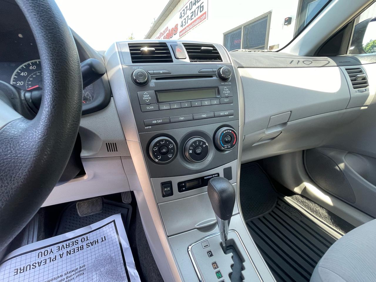 Toyota Corolla 4dr Sdn Auto LE (Natl) 2011