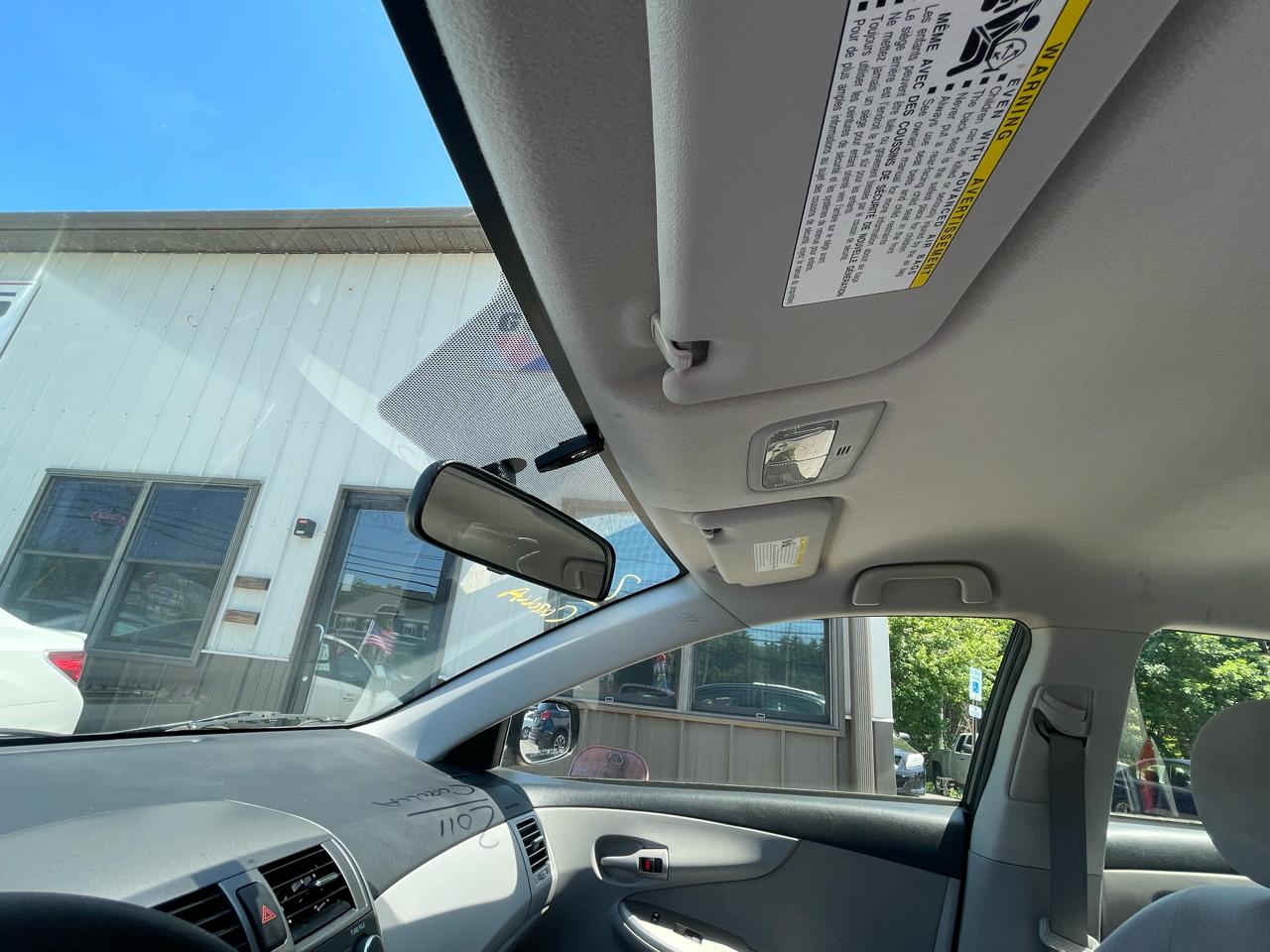 Toyota Corolla 4dr Sdn Auto LE (Natl) 2011