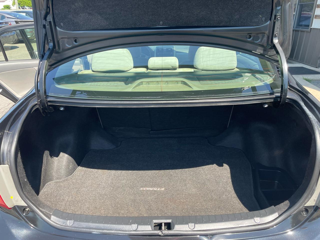 Toyota Corolla 4dr Sdn Auto LE (Natl) 2010