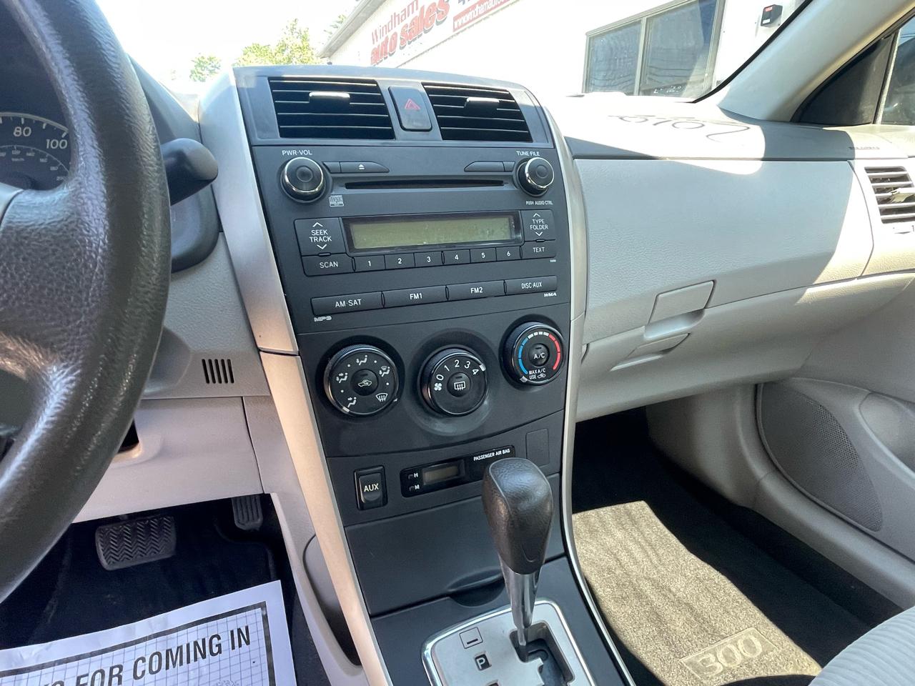 Toyota Corolla 4dr Sdn Auto LE (Natl) 2010