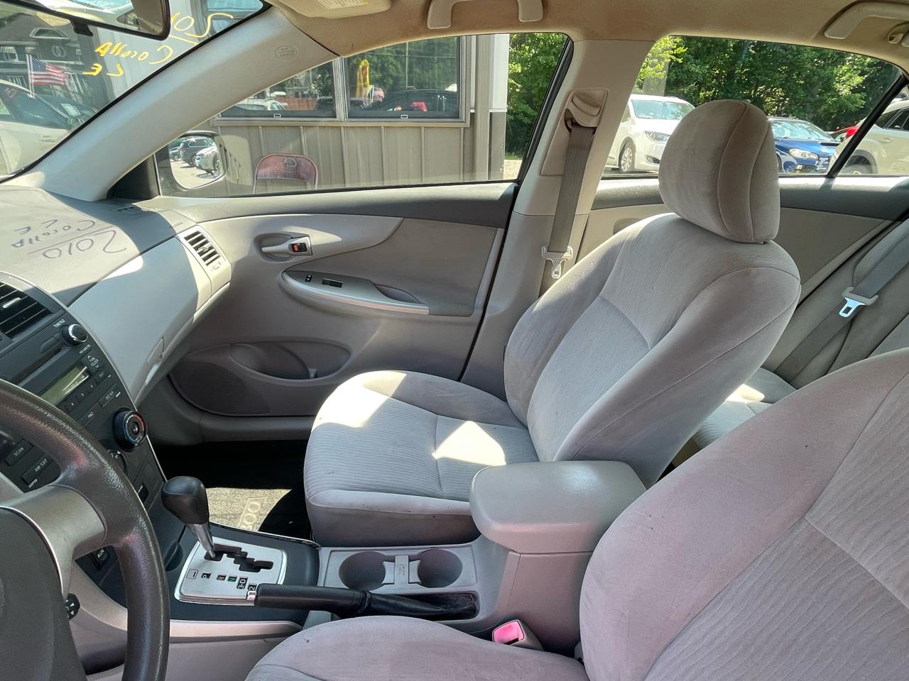 Toyota Corolla 4dr Sdn Auto LE (Natl) 2010