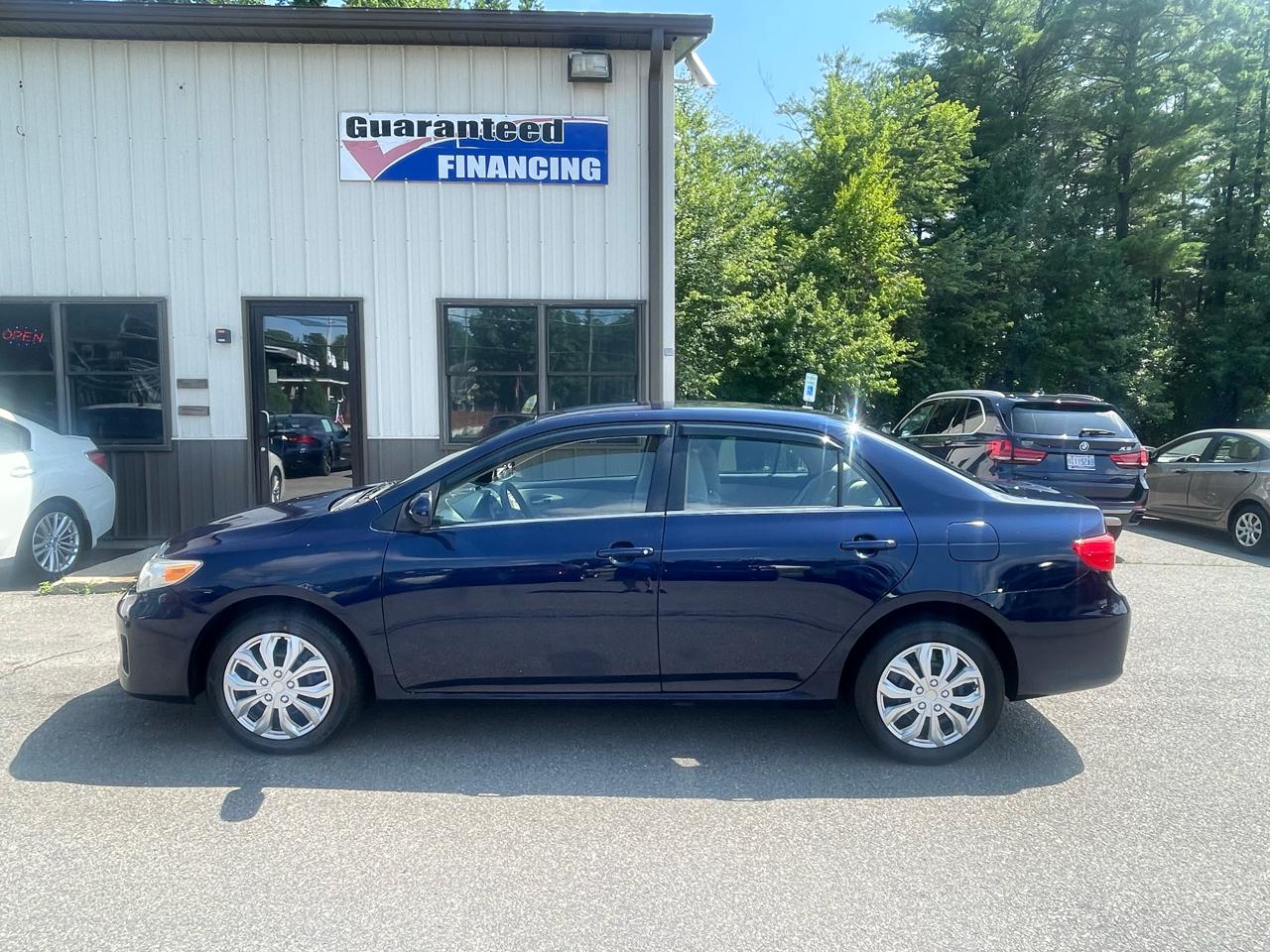 Toyota Corolla 4dr Sdn LE Auto (Natl) 2013