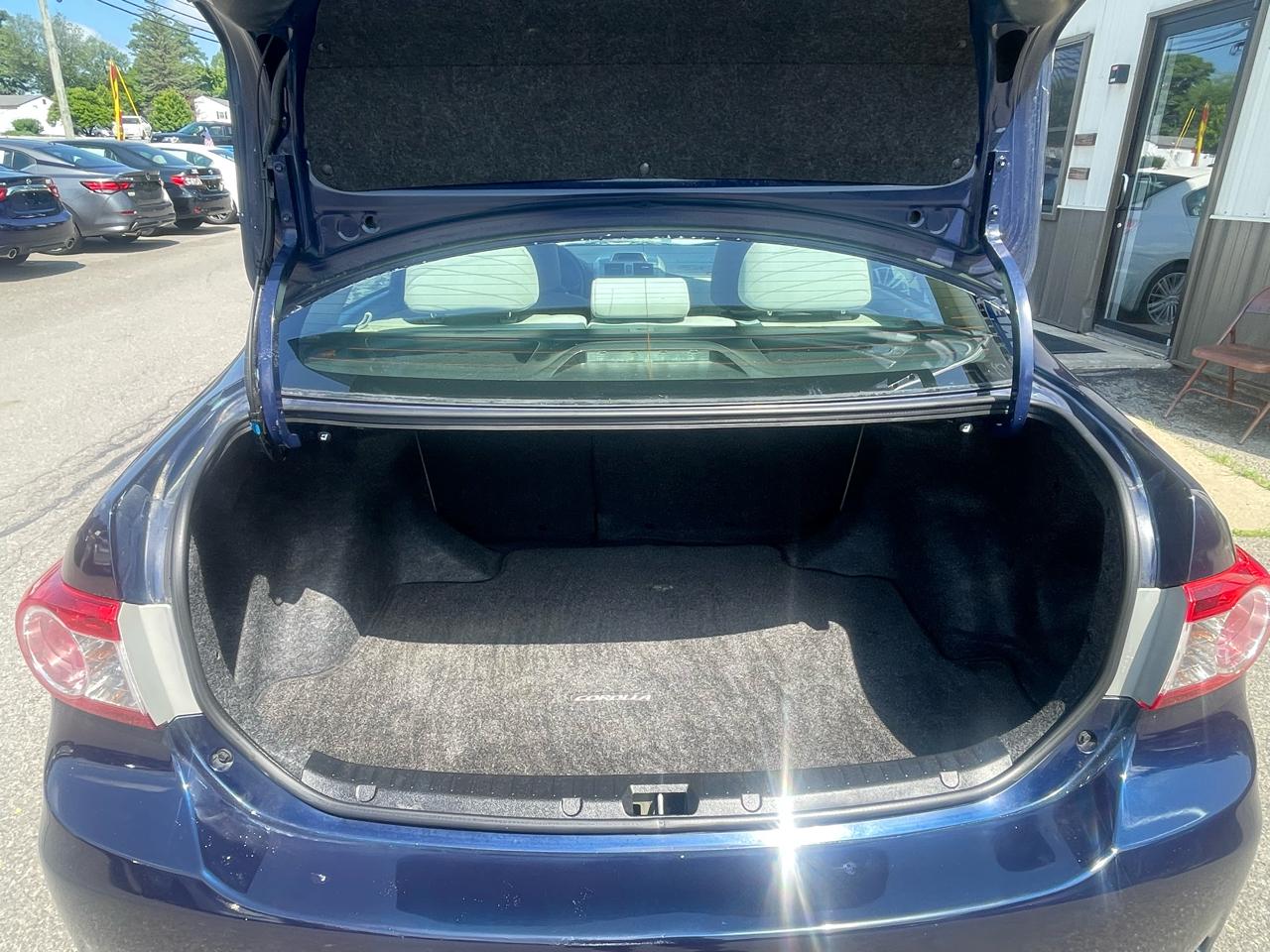 Toyota Corolla 4dr Sdn LE Auto (Natl) 2013