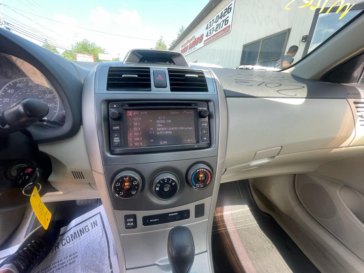 Toyota Corolla 4dr Sdn LE Auto (Natl) 2013