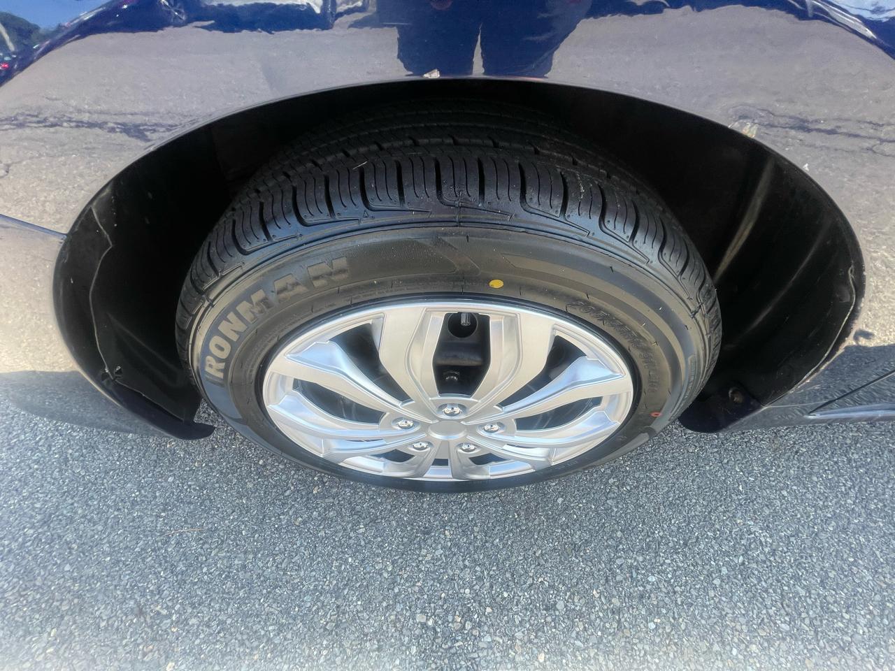 Toyota Corolla 4dr Sdn LE Auto (Natl) 2013