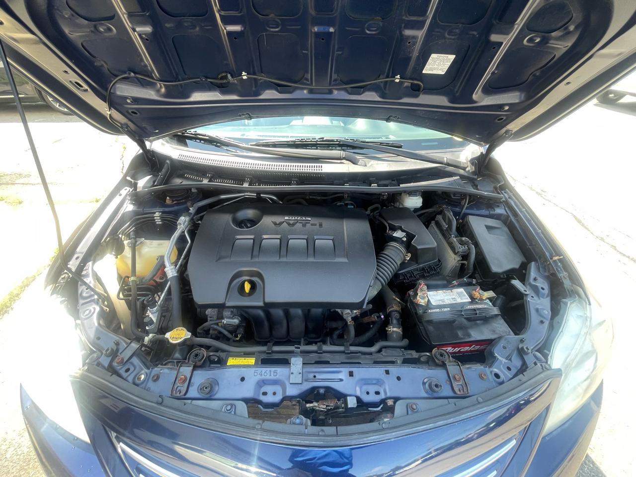 Toyota Corolla 4dr Sdn LE Auto (Natl) 2013