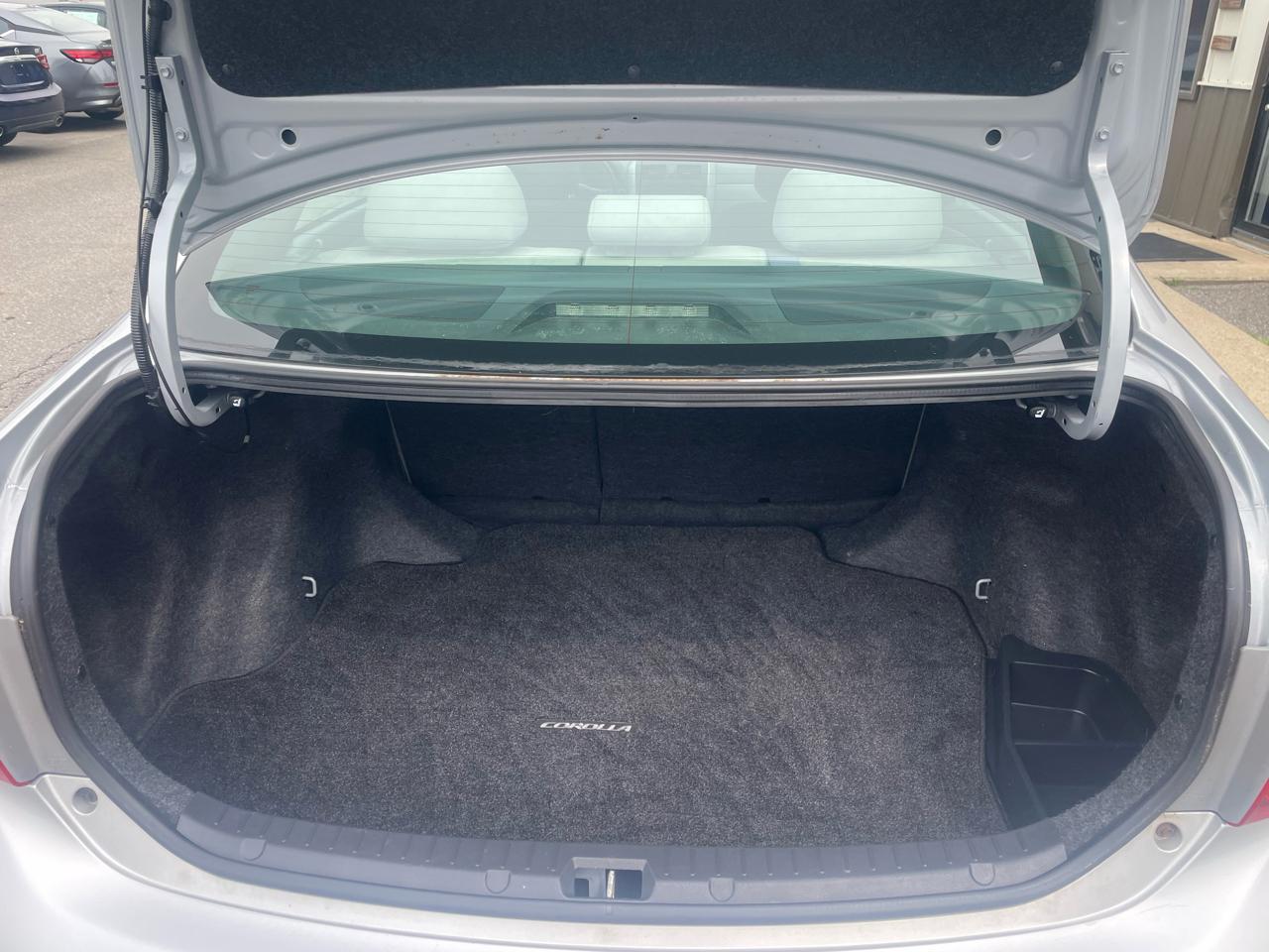 Toyota Corolla 4dr Sdn LE Auto 2009