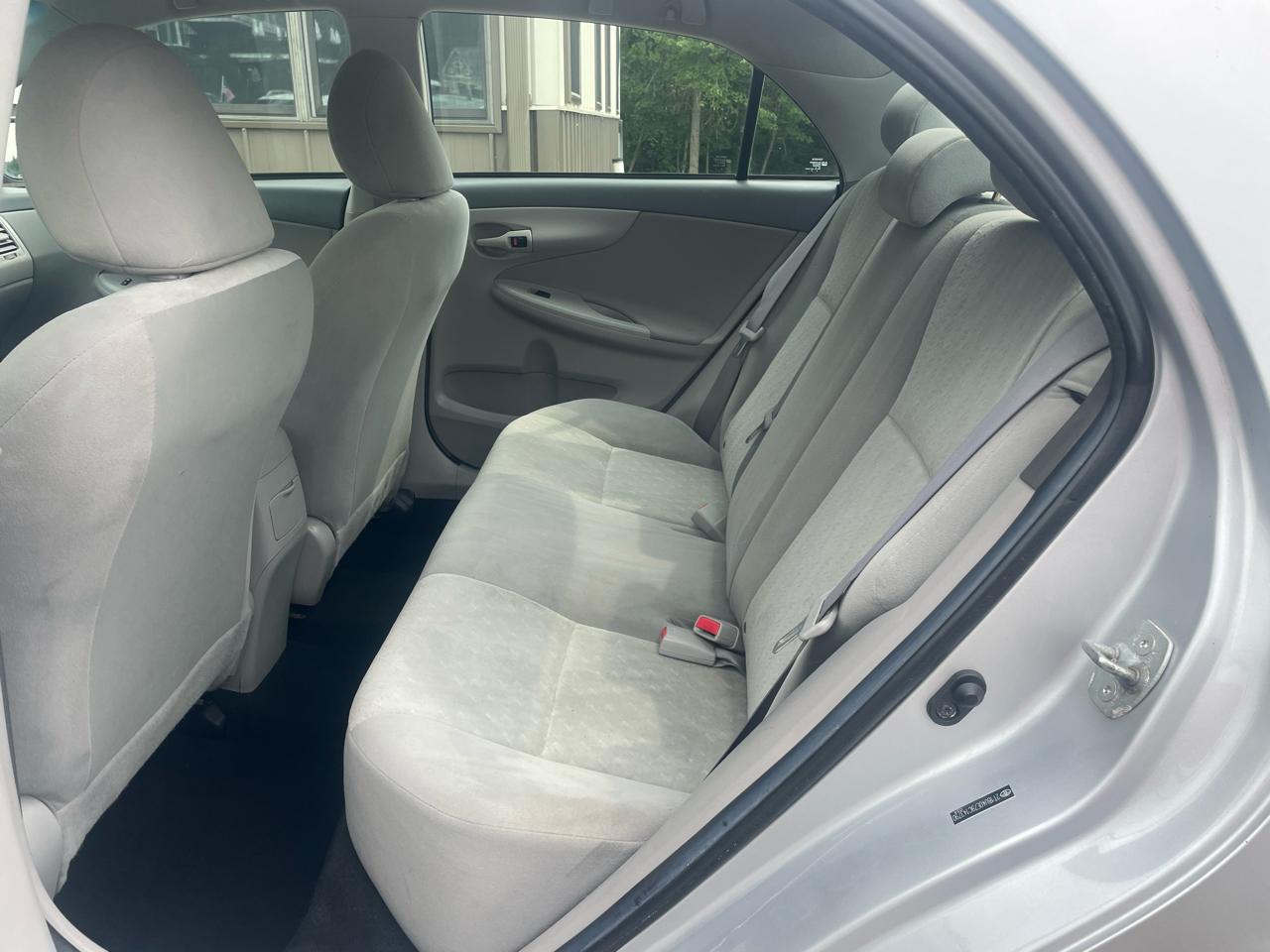Toyota Corolla 4dr Sdn LE Auto 2009