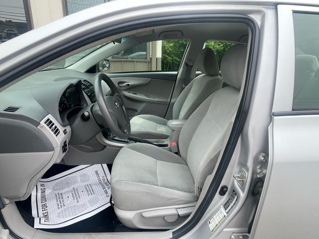 Toyota Corolla 4dr Sdn LE Auto 2009