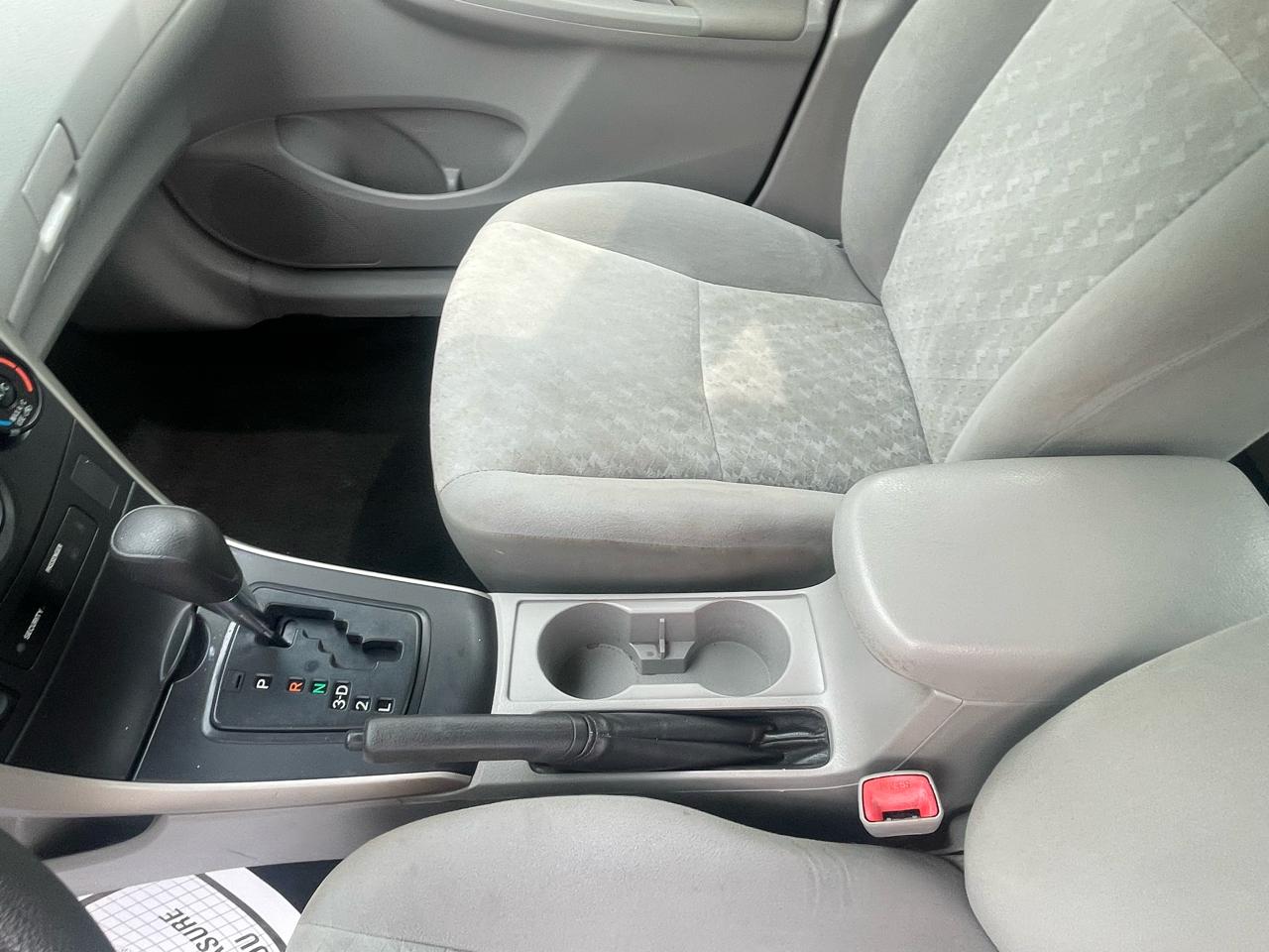Toyota Corolla 4dr Sdn LE Auto 2009