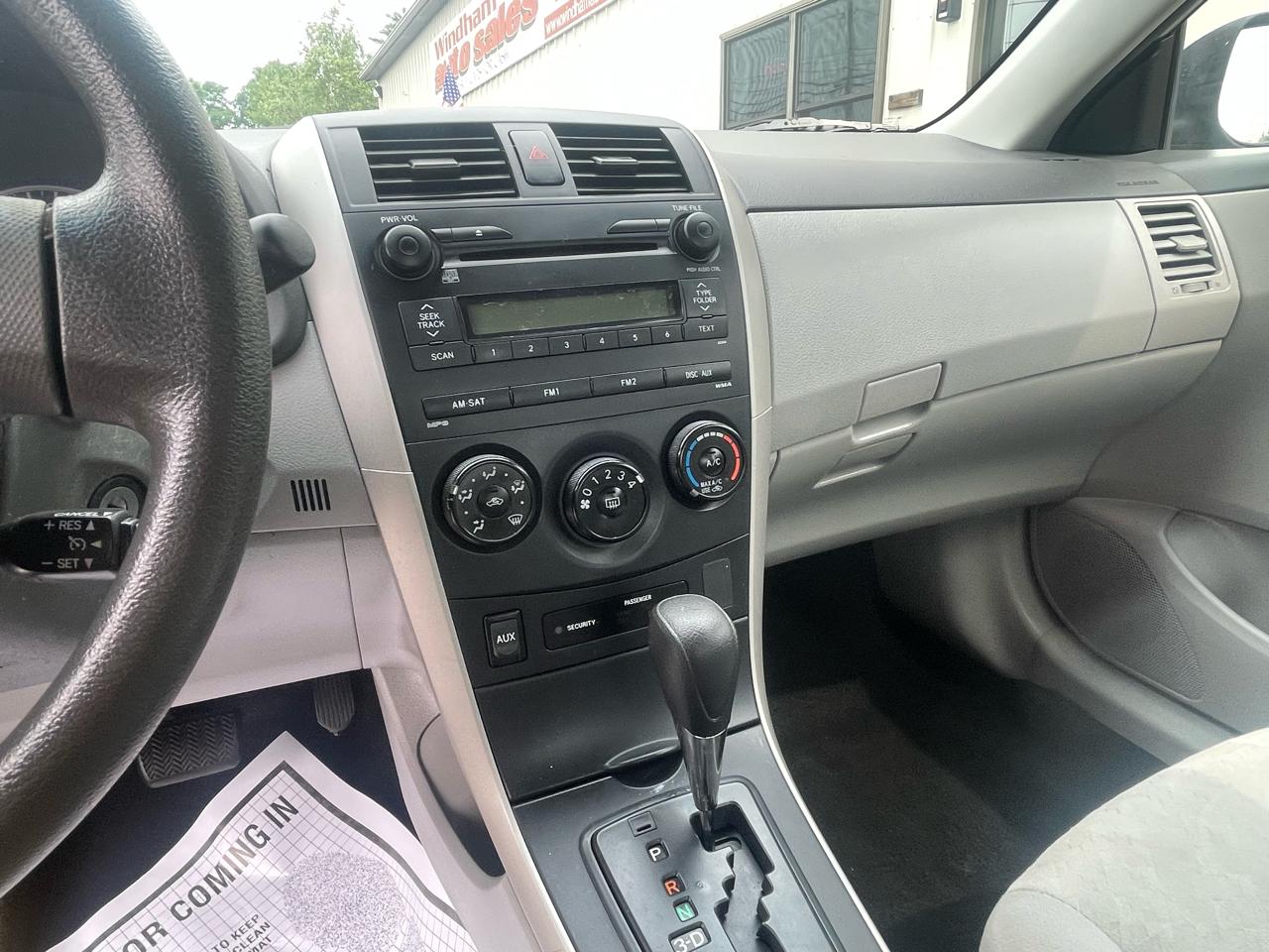 Toyota Corolla 4dr Sdn LE Auto 2009