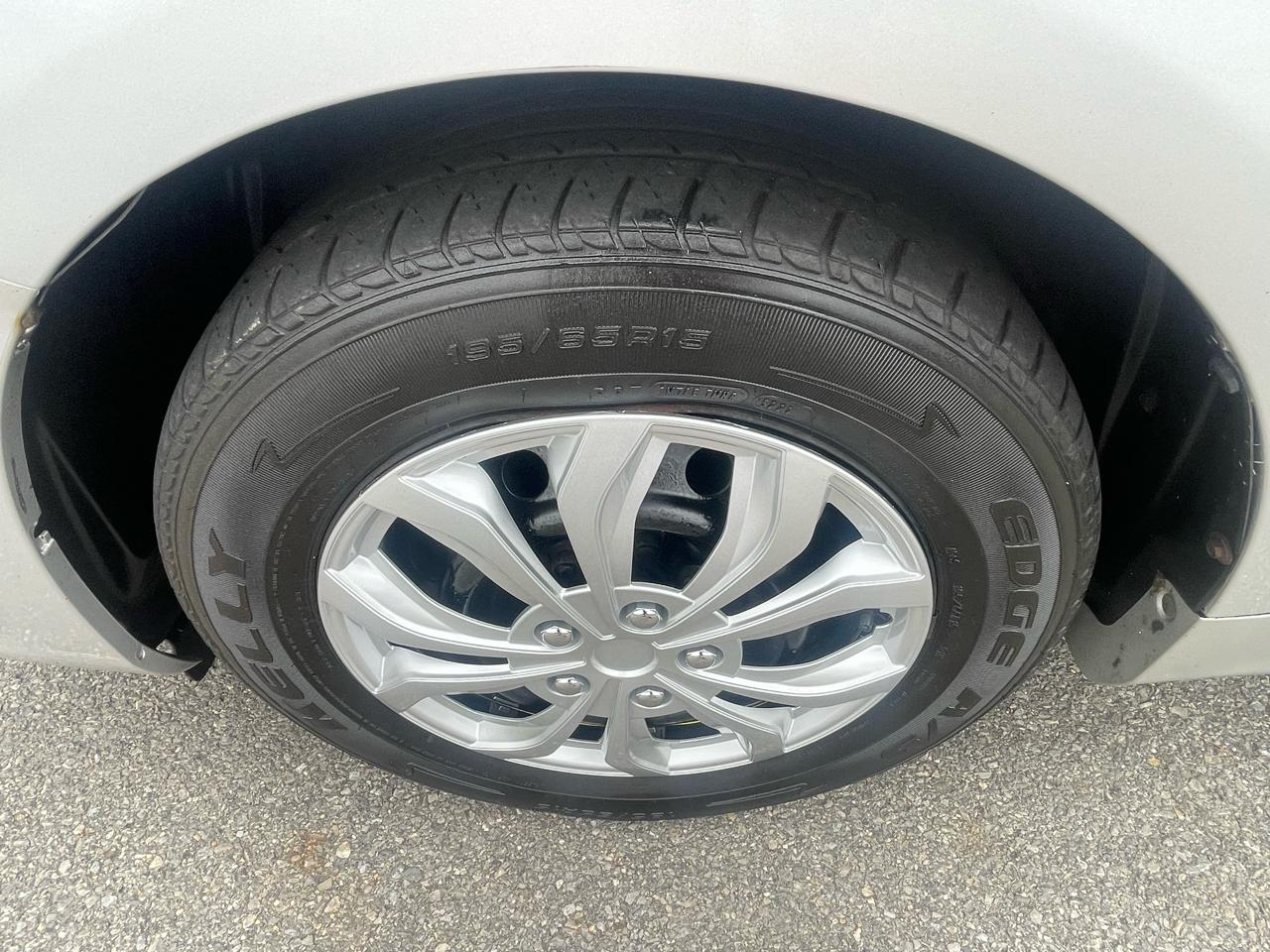Toyota Corolla 4dr Sdn LE Auto 2009