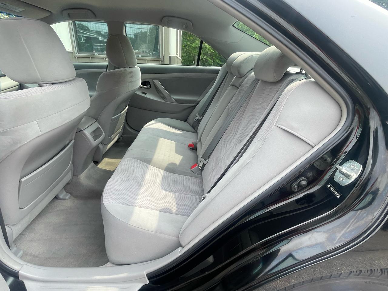 Toyota Camry 4dr Sdn I4 Auto LE (Natl) 2010