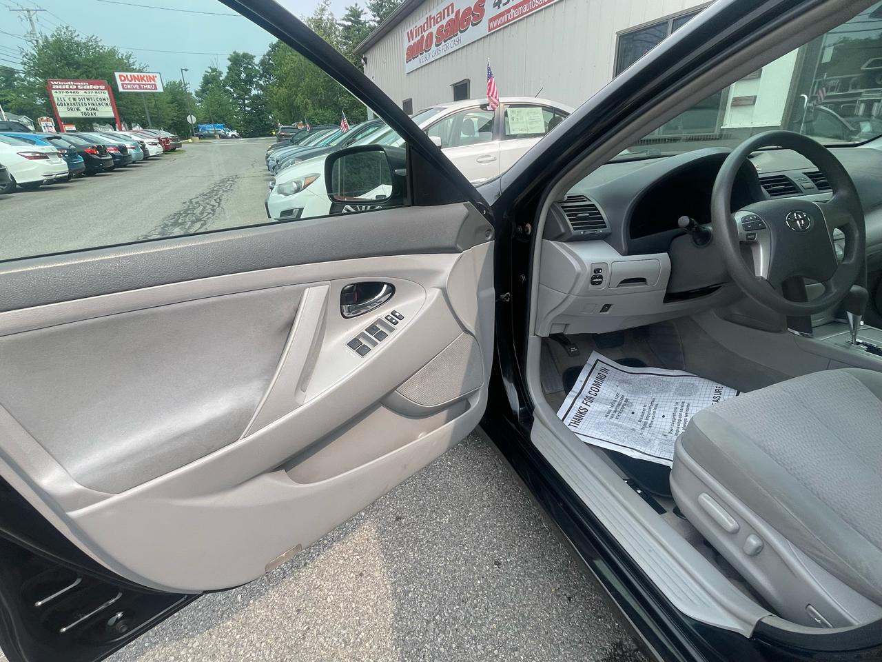 Toyota Camry 4dr Sdn I4 Auto LE (Natl) 2010
