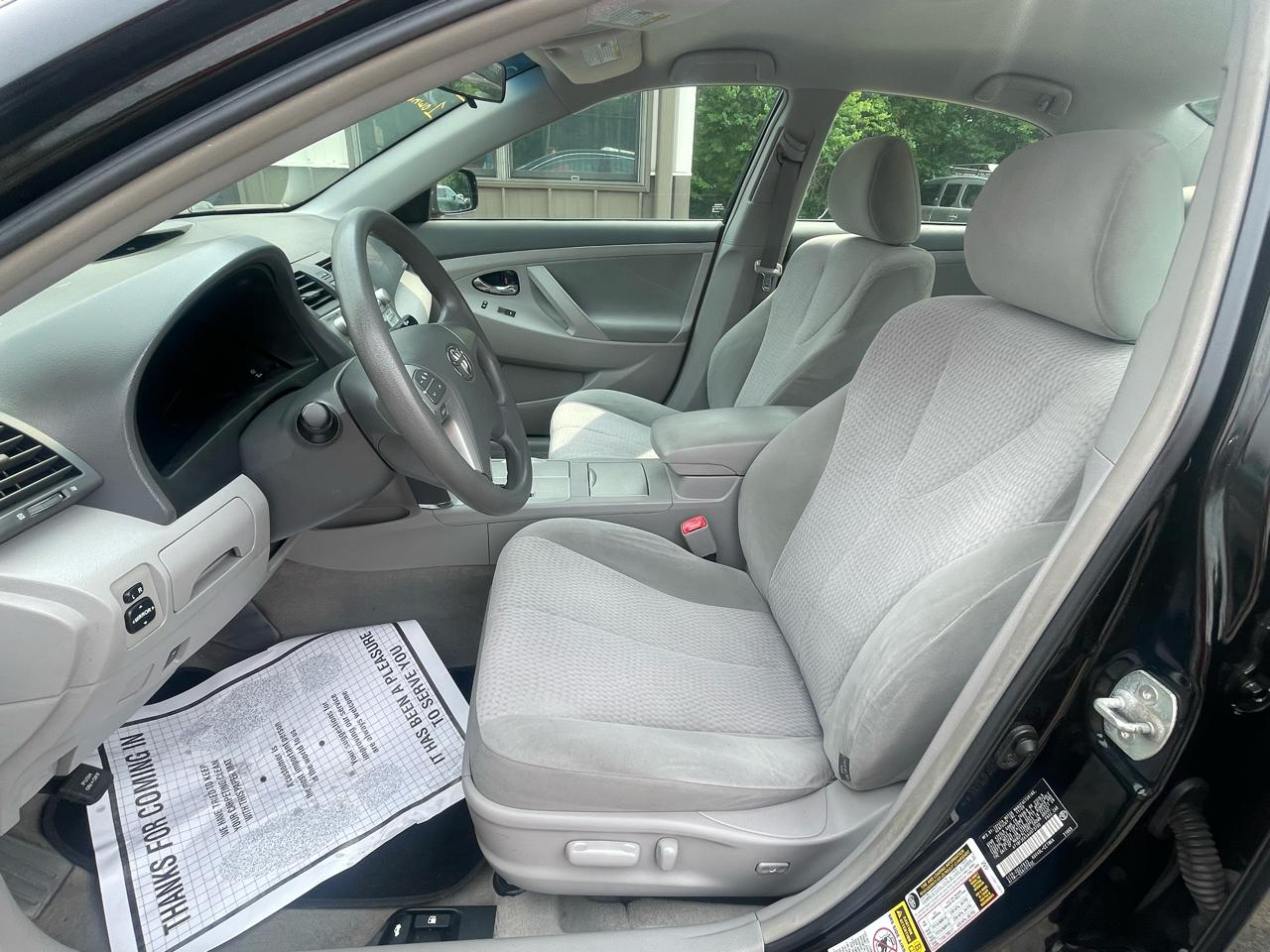 Toyota Camry 4dr Sdn I4 Auto LE (Natl) 2010