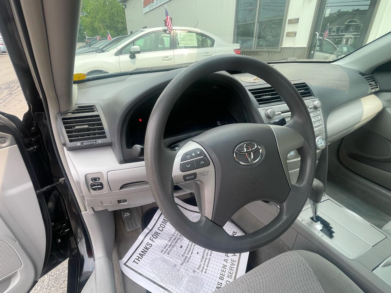 Toyota Camry 4dr Sdn I4 Auto LE (Natl) 2010