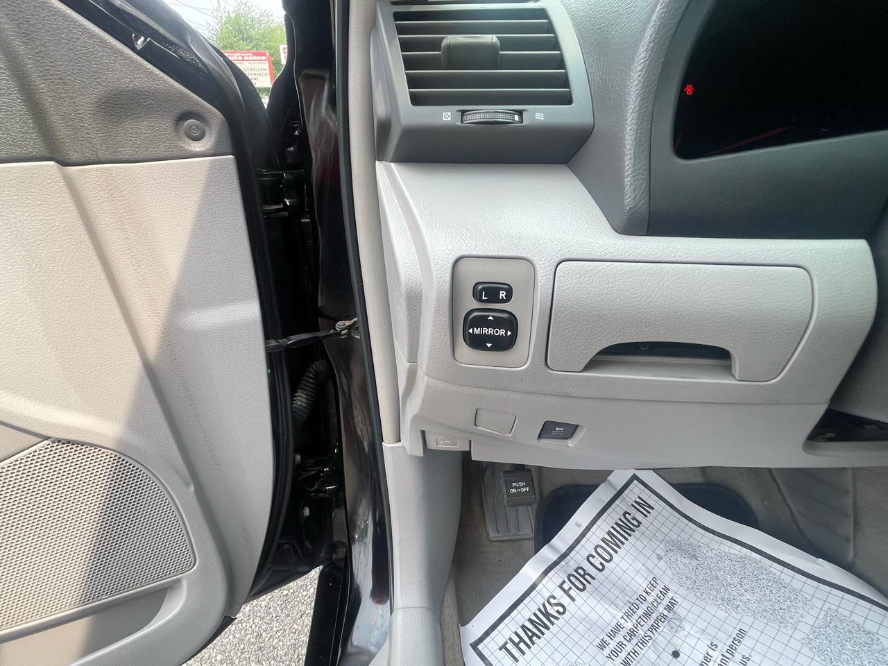 Toyota Camry 4dr Sdn I4 Auto LE (Natl) 2010
