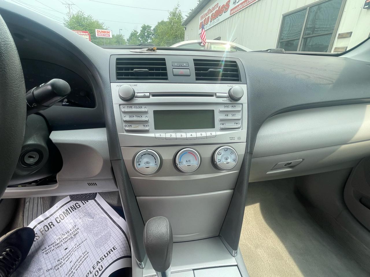 Toyota Camry 4dr Sdn I4 Auto LE (Natl) 2010