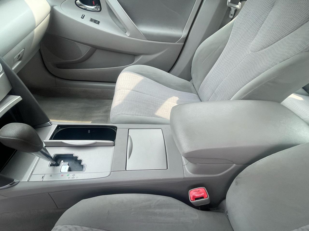 Toyota Camry 4dr Sdn I4 Auto LE (Natl) 2010