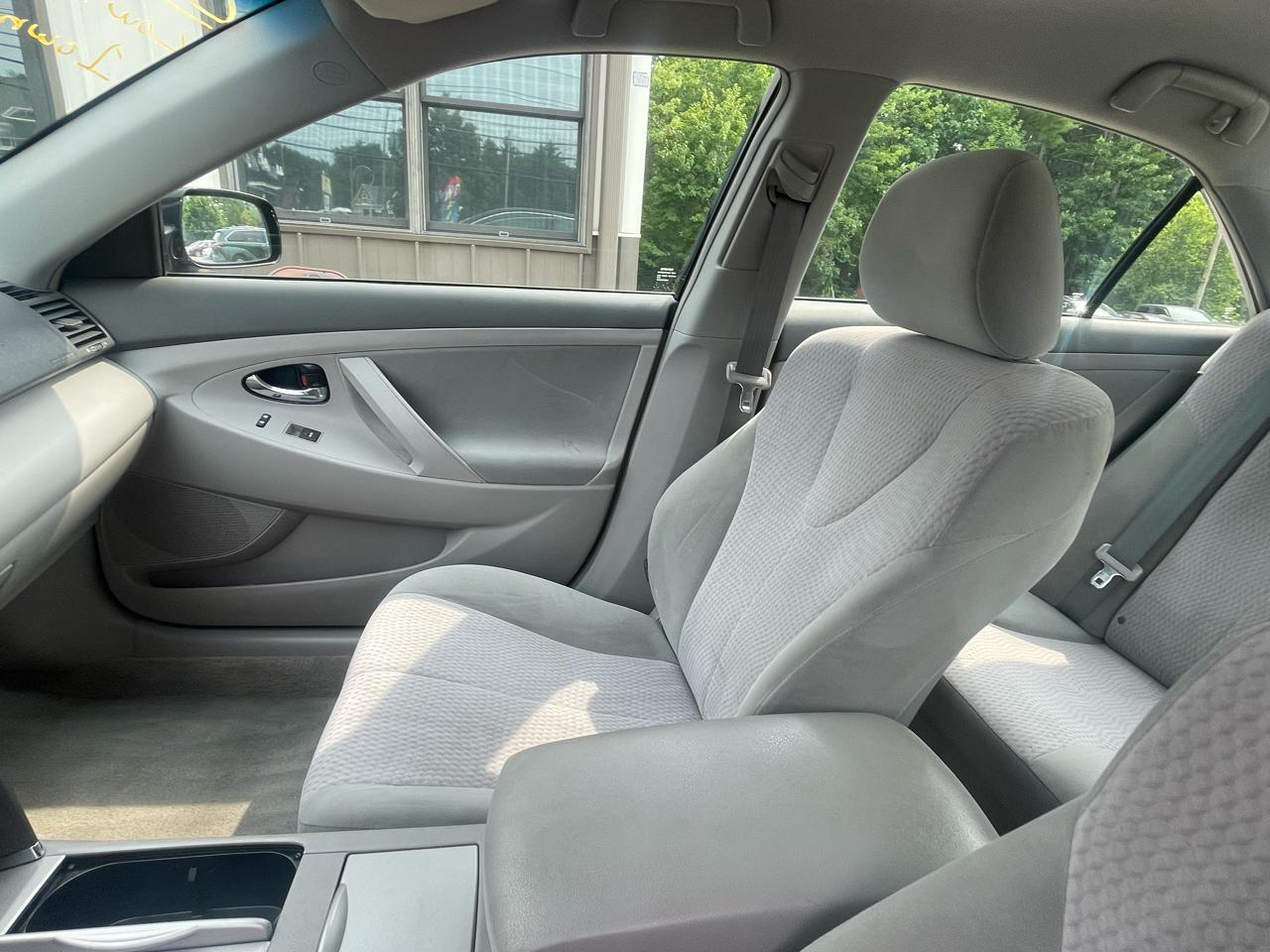 Toyota Camry 4dr Sdn I4 Auto LE (Natl) 2010