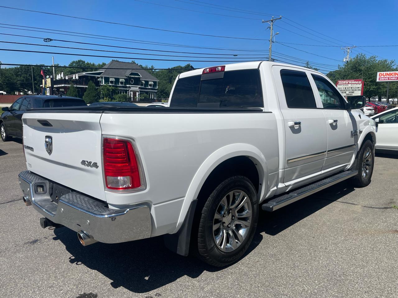 RAM 1500 4WD Crew Cab 140.5" Laramie Limited 2015