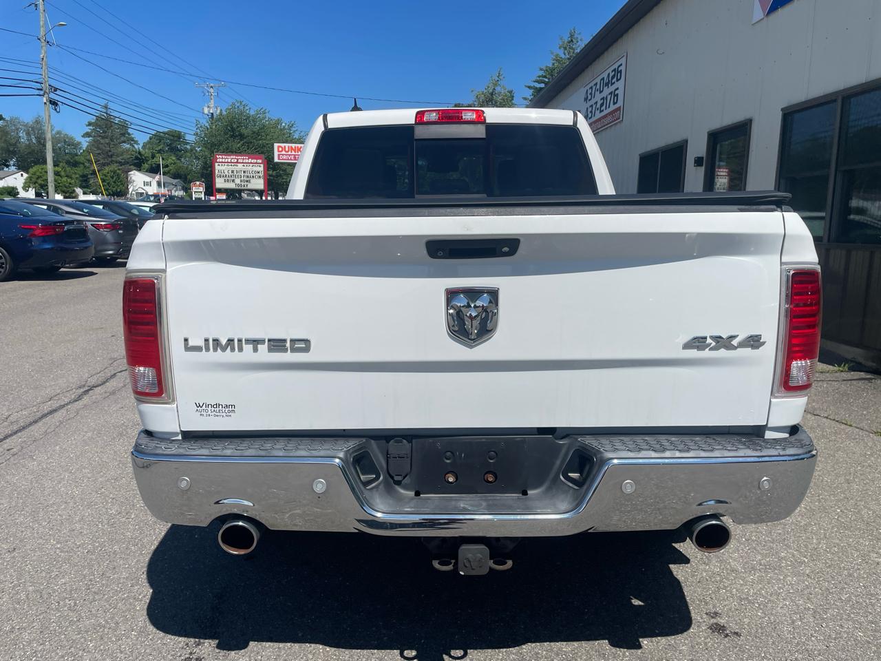RAM 1500 4WD Crew Cab 140.5" Laramie Limited 2015