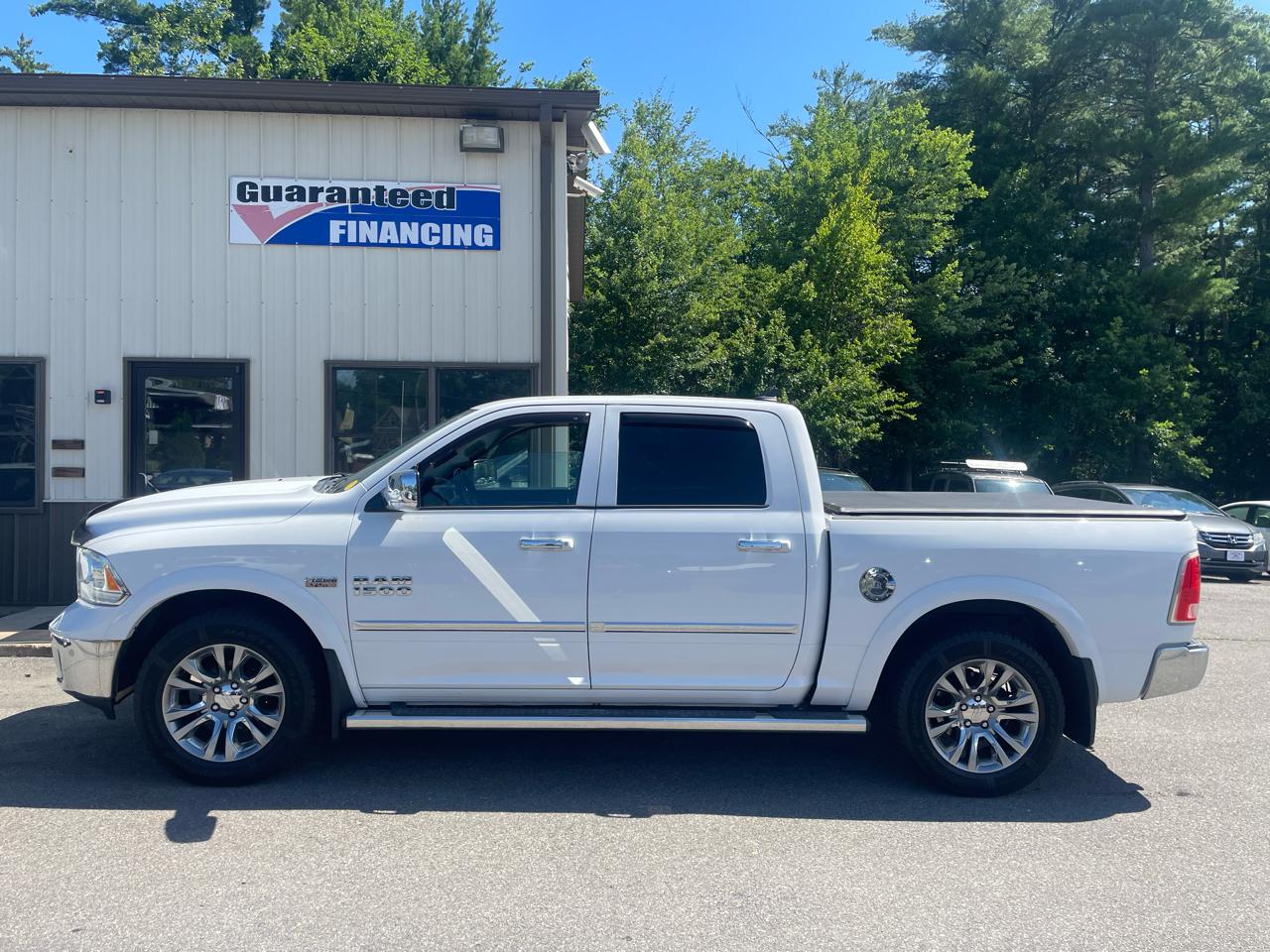 RAM 1500 4WD Crew Cab 140.5" Laramie Limited 2015