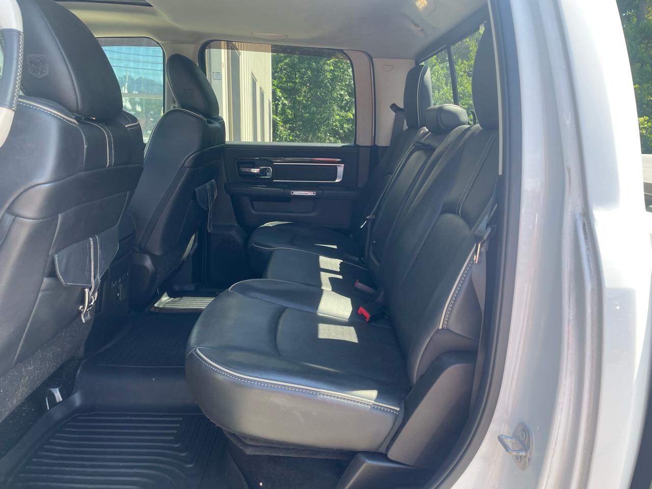 RAM 1500 4WD Crew Cab 140.5" Laramie Limited 2015