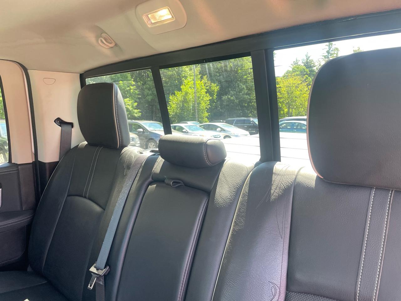 RAM 1500 4WD Crew Cab 140.5" Laramie Limited 2015