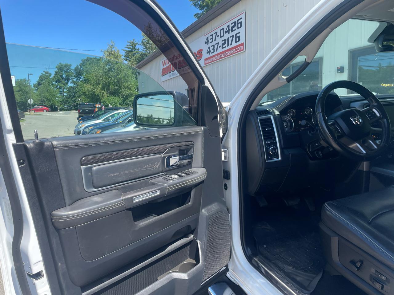RAM 1500 4WD Crew Cab 140.5" Laramie Limited 2015