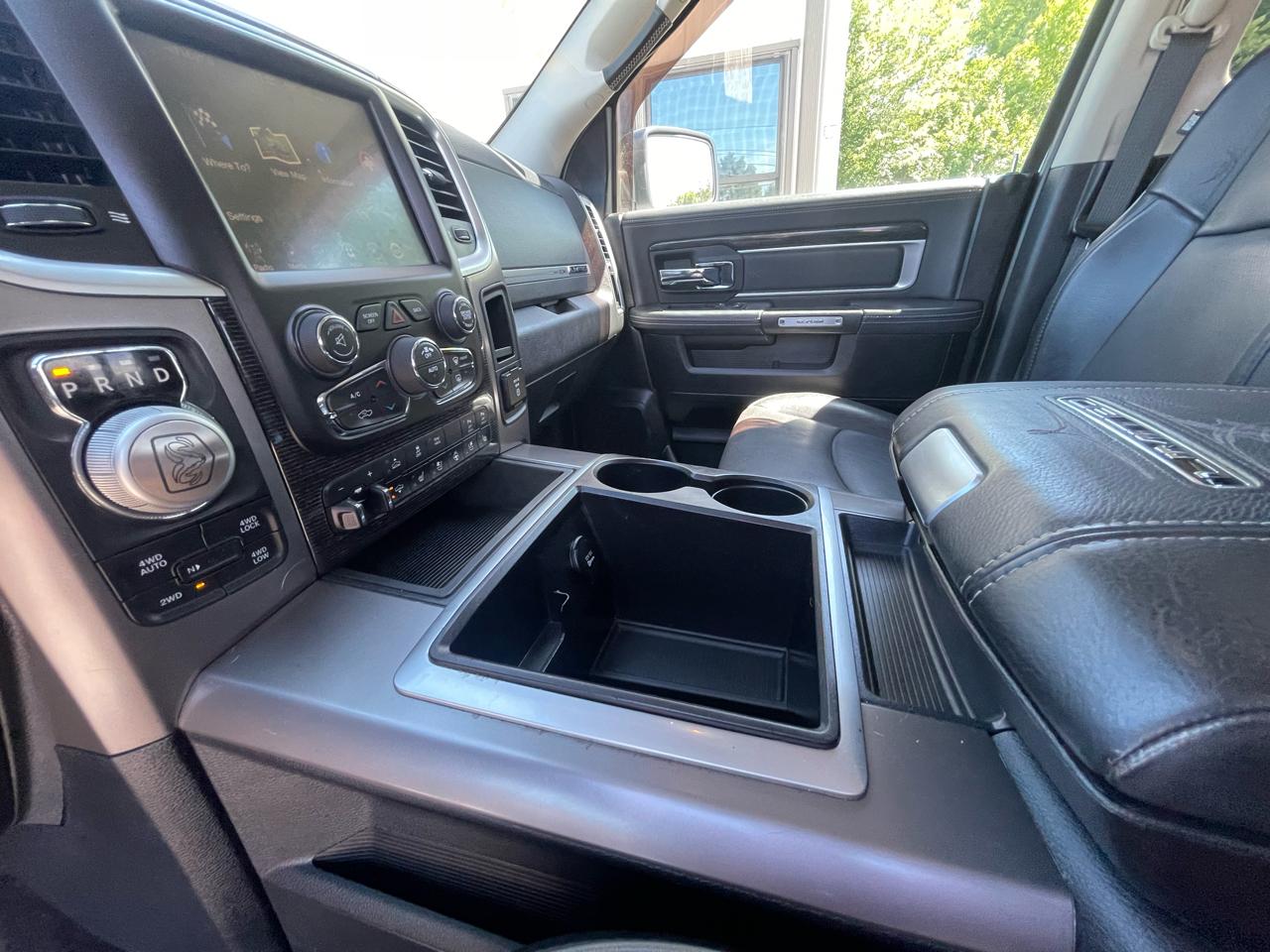 RAM 1500 4WD Crew Cab 140.5" Laramie Limited 2015