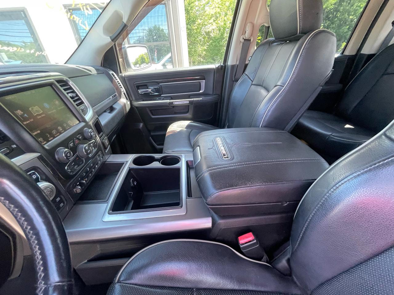 RAM 1500 4WD Crew Cab 140.5" Laramie Limited 2015