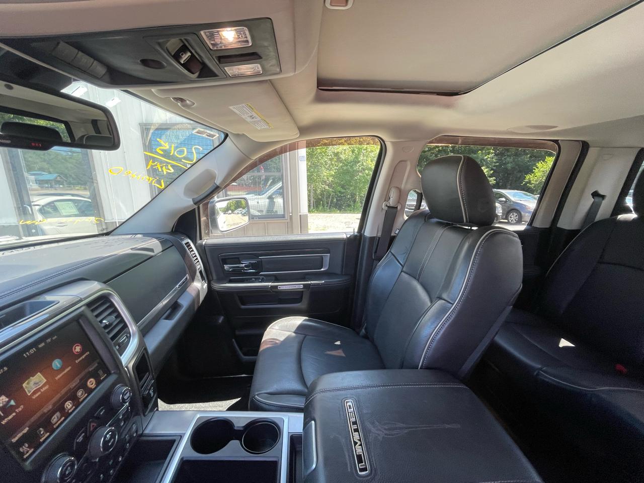 RAM 1500 4WD Crew Cab 140.5" Laramie Limited 2015