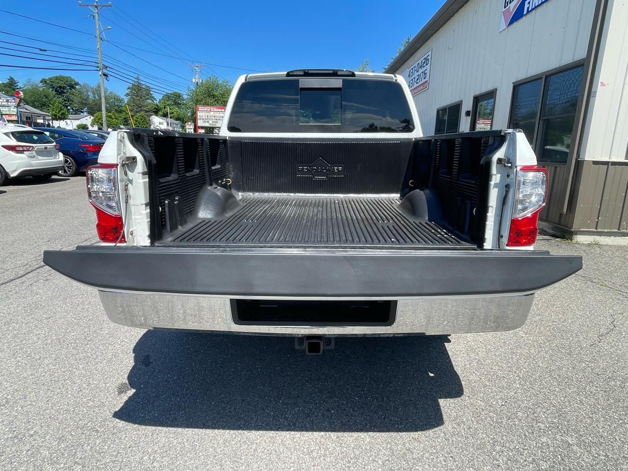 Nissan Titan 4x4 Crew Cab S 2017