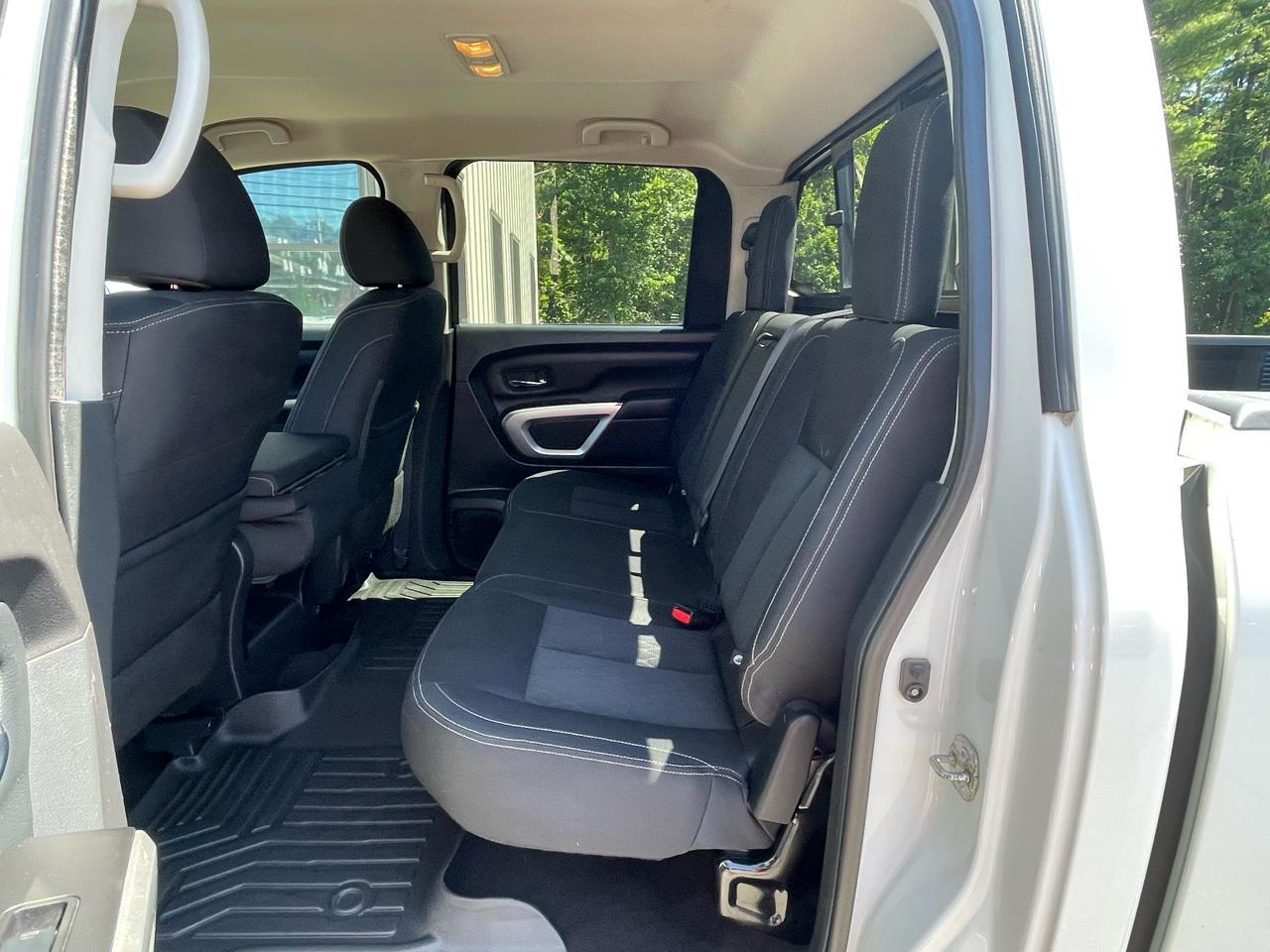 Nissan Titan 4x4 Crew Cab S 2017