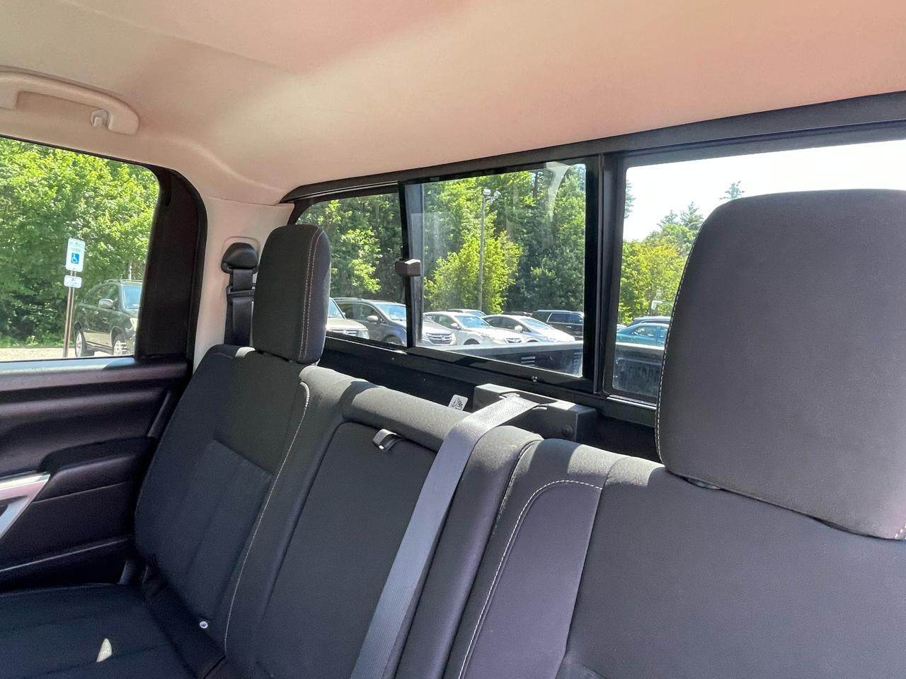 Nissan Titan 4x4 Crew Cab S 2017