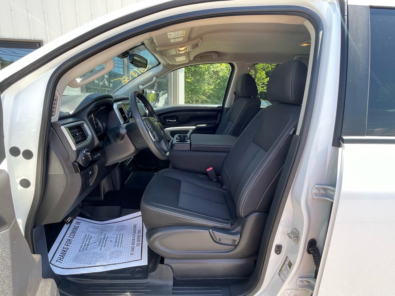 Nissan Titan 4x4 Crew Cab S 2017