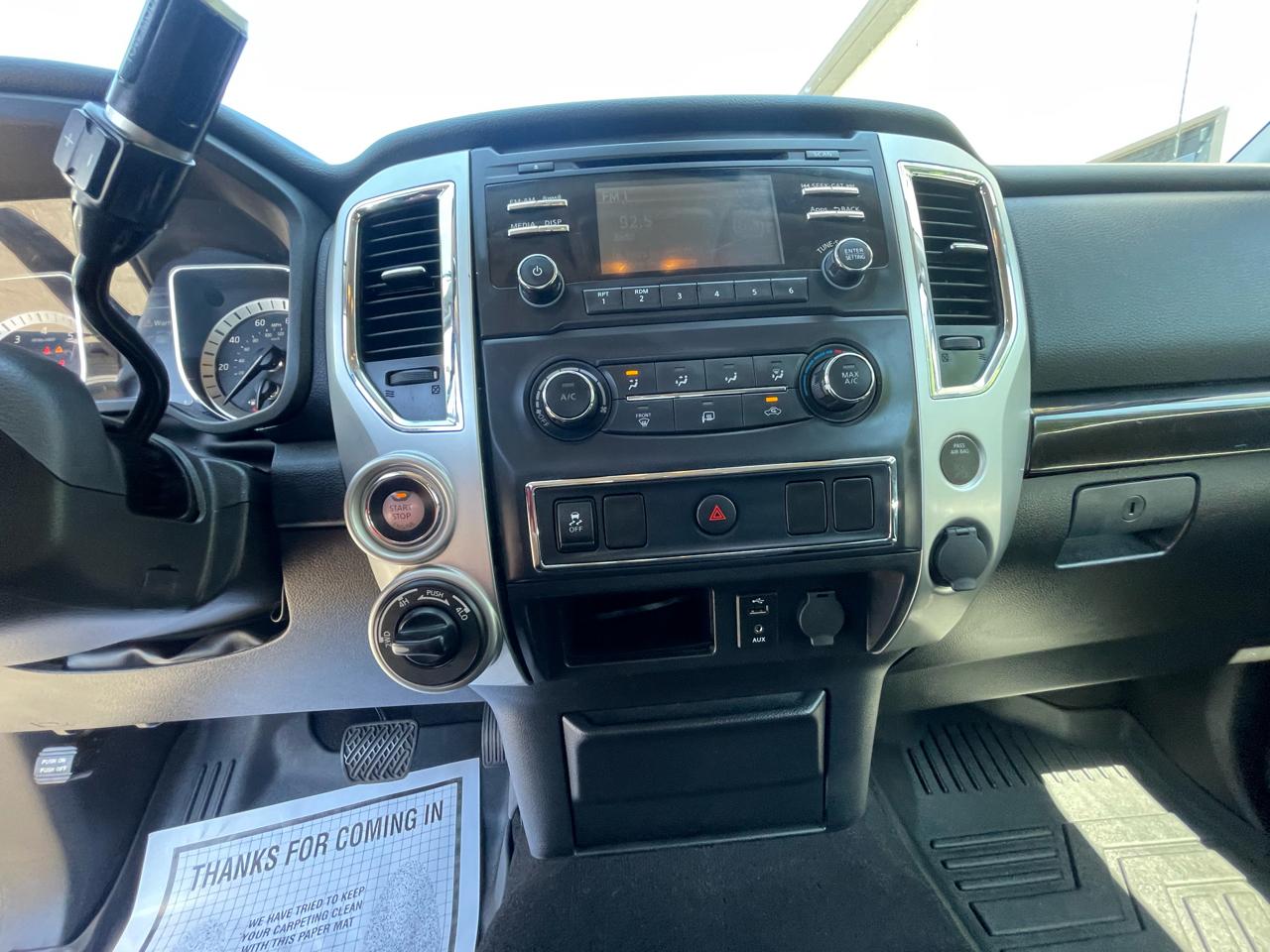 Nissan Titan 4x4 Crew Cab S 2017
