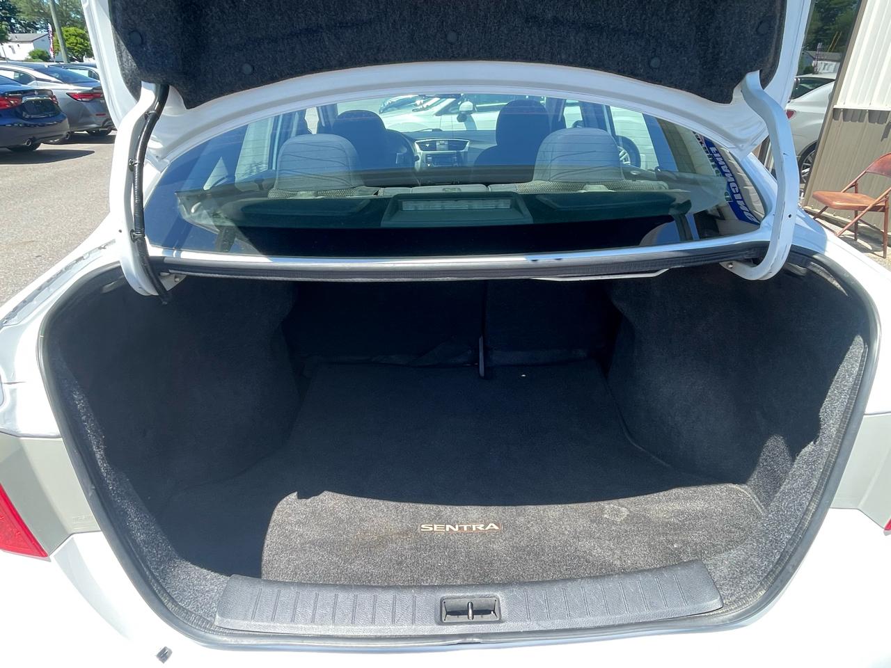Nissan Sentra 4dr Sdn I4 CVT SR 2016