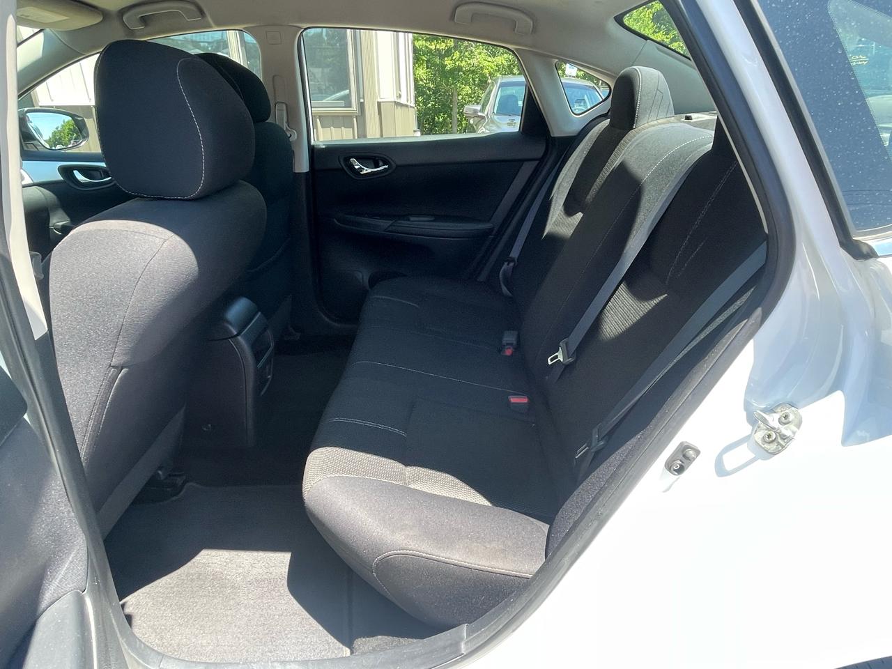 Nissan Sentra 4dr Sdn I4 CVT SR 2016