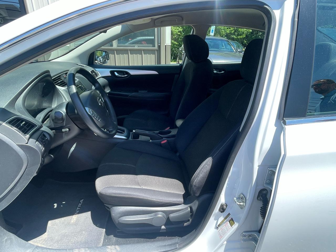 Nissan Sentra 4dr Sdn I4 CVT SR 2016