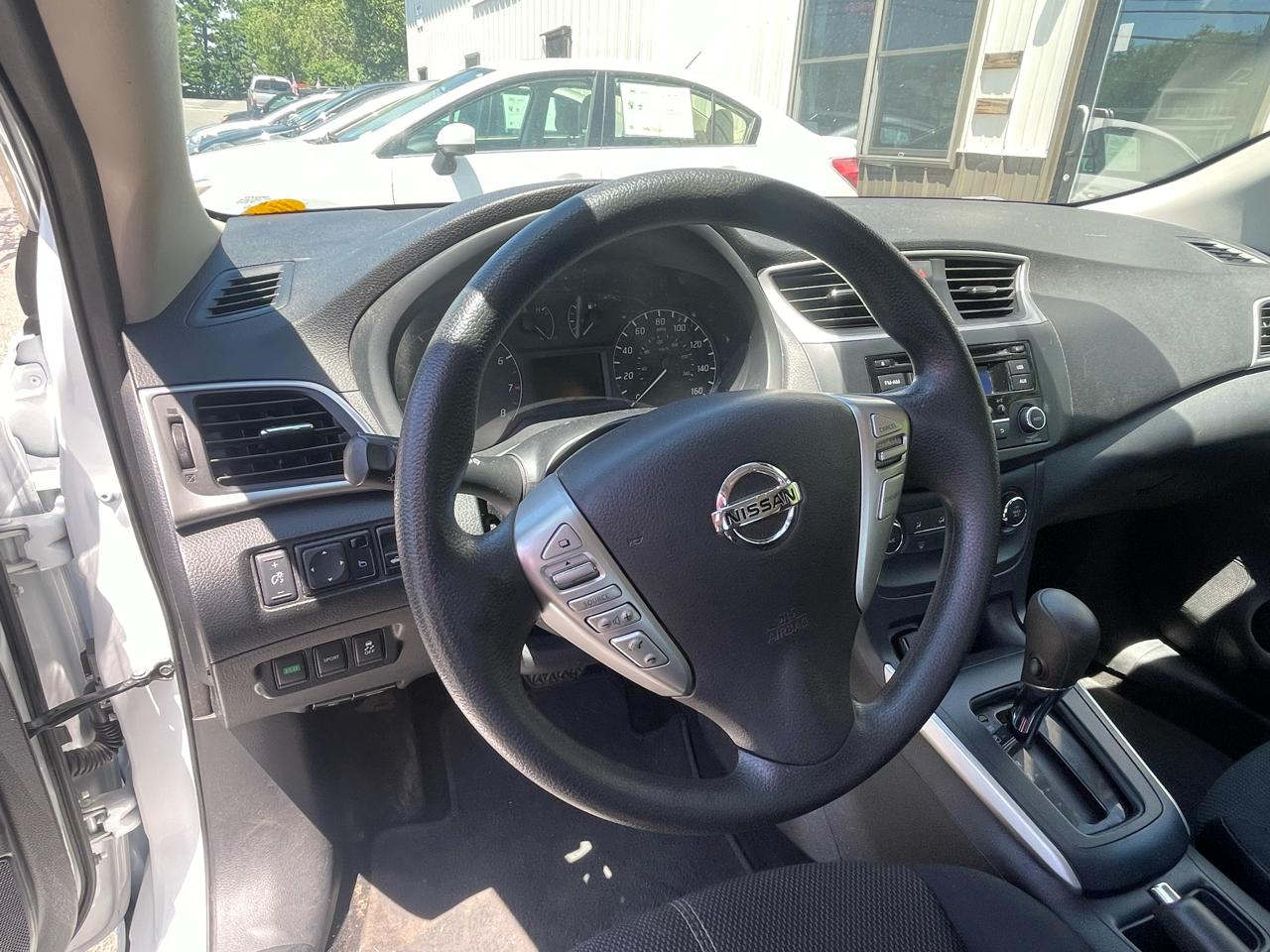 Nissan Sentra 4dr Sdn I4 CVT SR 2016