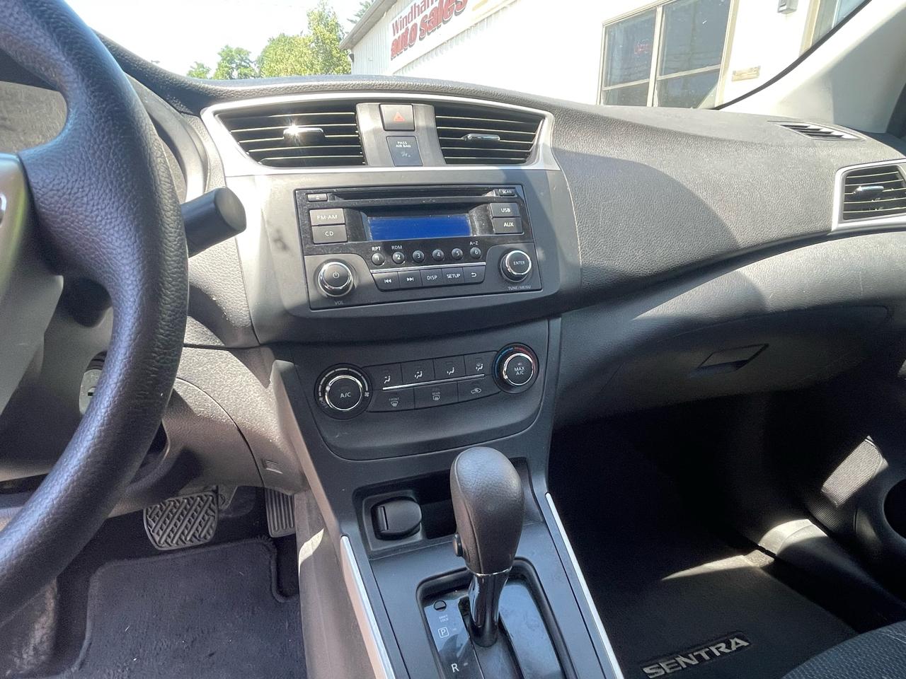 Nissan Sentra 4dr Sdn I4 CVT SR 2016